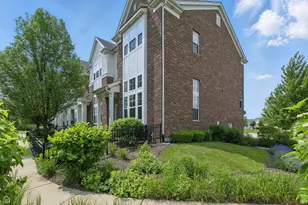 652 Grosvenor Ln, Aurora, IL 60504 - Photo 1