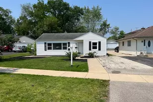 52 S Hawthorne Blvd, Mundelein, IL 60060 - Photo 1