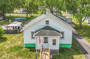 846 E Pells St, Paxton, IL 60957 - Photo 1