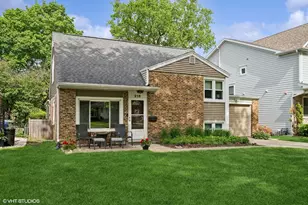 218 S Owen St, Mount Prospect, IL 60056 - Photo 1