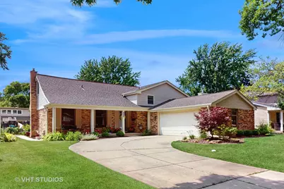 3026 N Stratford Road, Arlington Heights, IL 60004 - Photo 1