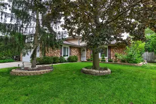 833 Summerfield Dr, Roselle, IL 60172 - Photo 1