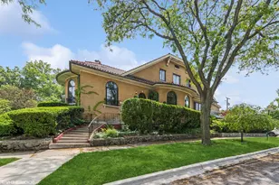 1141 N Ridgeland Ave, Oak Park, IL 60302 - Photo 1