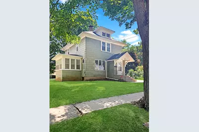 111 E Roosevelt Street, Freeport, IL 61032 - Photo 1