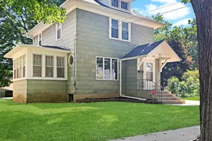 111 E Roosevelt St, Freeport, IL 61032 - Photo 1