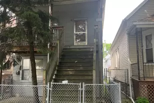 8626 S Burnham Ave, Chicago, IL 60617 - Photo 1