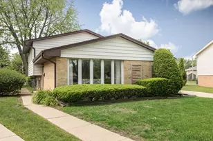 305 Denver Dr, Des Plaines, IL 60018 - Photo 1