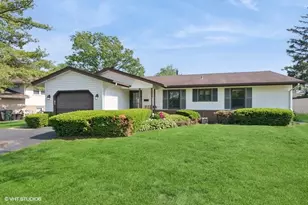 27 Keswick Rd, Elk Grove Village, IL 60007 - Photo 1
