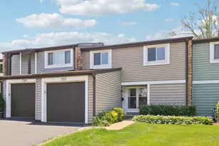 727 Lakeside Cir Dr, Wheeling, IL 60090 - Photo 1