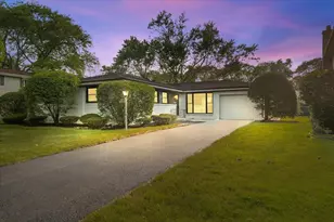 114 S Waverly Pl, Mount Prospect, IL 60056 - Photo 1