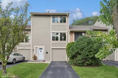 554 N Woodfield Trail, Roselle, IL 60172 - Photo 1