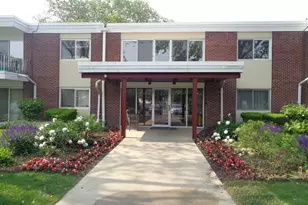 127 N Wolf Rd, Wheeling, IL 60090 - Photo 1