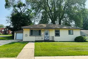 725 E Empire St, Freeport, IL 61032 - Photo 1