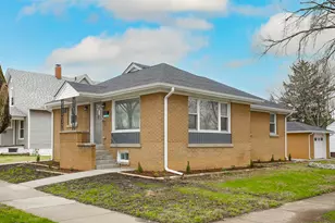 412 N Center Ave, Bradley, IL 60915 - Photo 1