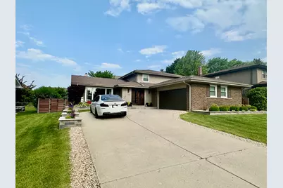 702 Huntington Lane, Schaumburg, IL 60193 - Photo 1