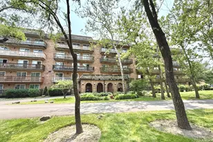 500 Redondo Dr, Downers Grove, IL 60516 - Photo 1