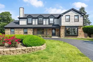 8 Wyndham Ct, Oak Brook, IL 60523 - Photo 1