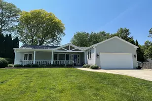 360 Mawman Ave, Lake Bluff, IL 60044 - Photo 1