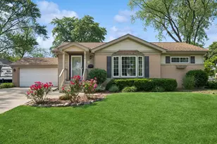 661 E Clarendon Ct, Arlington Heights, IL 60004 - Photo 1