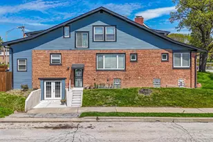 9712 W Shore Dr, Oak Lawn, IL 60453 - Photo 1