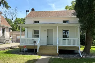 1453 S Oak Ave, Freeport, IL 61032 - Photo 1