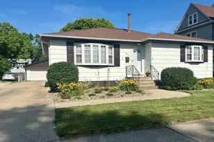 411 1st Ave, Ottawa, IL 61350 - Photo 1