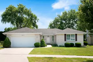 2811 N Harvard Ave, Arlington Heights, IL 60004 - Photo 1