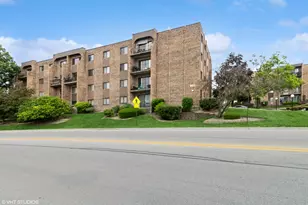 601 W Huntington Comm Rd, Mount Prospect, IL 60056 - Photo 1