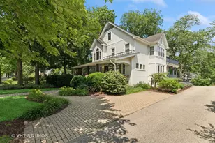 571 N Main St, Glen Ellyn, IL 60137 - Photo 1