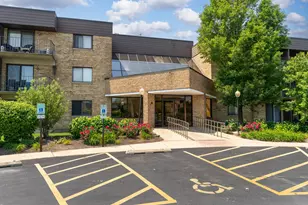 5550 Astor Ln, Rolling Meadows, IL 60008 - Photo 1