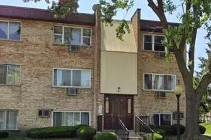 1709 W Victoria Dr, Mount Prospect, IL 60056 - Photo 1