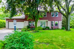 19 Burning Tree Ln, Deerfield, IL 60015 - Photo 1