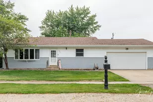 423 N Pine St, Waterman, IL 60556 - Photo 1