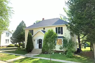 909 N 9th St, Rochelle, IL 61068 - Photo 1