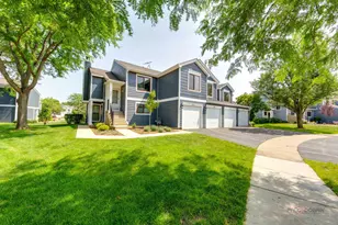 923 Manchester Cir, Schaumburg, IL 60193 - Photo 1