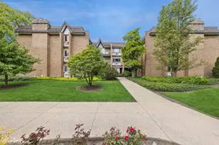 340 Claymoor Rd, Hinsdale, IL 60521 - Photo 1