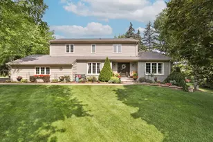 110 Tudor Dr, Barrington, IL 60010 - Photo 1