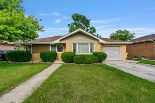 10805 S Oak Park Ave, Worth, IL 60482 - Photo 1