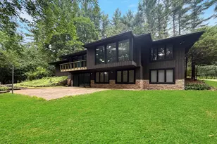 1845 Gladewood Dr, Freeport, IL 61032 - Photo 1