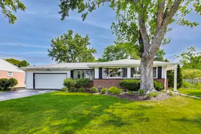 410 W Maude Avenue, Arlington Heights, IL 60004 - Photo 1