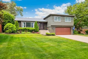 301 Columbine Dr, Clarendon Hills, IL 60514 - Photo 1