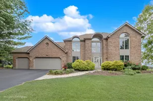420 Fairway View Dr, Algonquin, IL 60102 - Photo 1