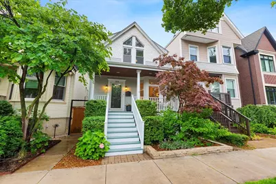 1828 W Barry Avenue, Chicago, IL 60657 - Photo 1