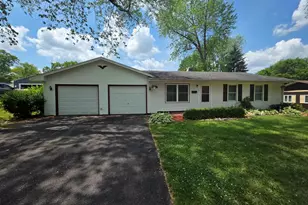 112 Sweetbriar Ct, South Elgin, IL 60177 - Photo 1