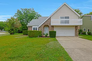 1087 Amberwood Dr, Crystal Lake, IL 60014 - Photo 1