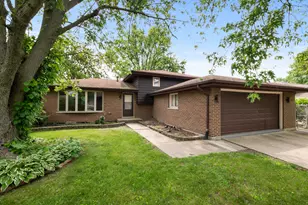 9 Lakewood Ct, Park Forest, IL 60466 - Photo 1