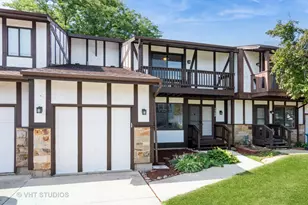 1723 Brookwood Dr, Downers Grove, IL 60516 - Photo 1