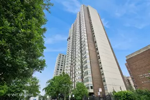 525 W Hawthorne Pl, Chicago, IL 60657 - Photo 1