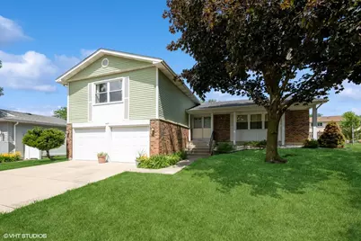 4085 N New Britton Drive, Hoffman Estates, IL 60192 - Photo 1