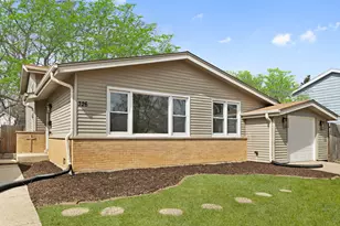 326 W Hawthorne Blvd, Mundelein, IL 60060 - Photo 1